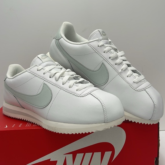 Nike Cortez Leather
Women's
Summit White/Sail/Light
Bone/Light Silver
DN1791-106 - Picture 5 of 16